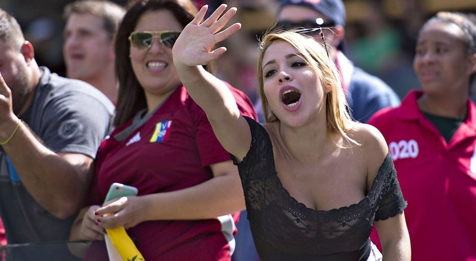 
                <strong>Fans der Copa America 2016</strong><br>
                Diese blonde Schönheit drückt Venezuela die Daumen.
              