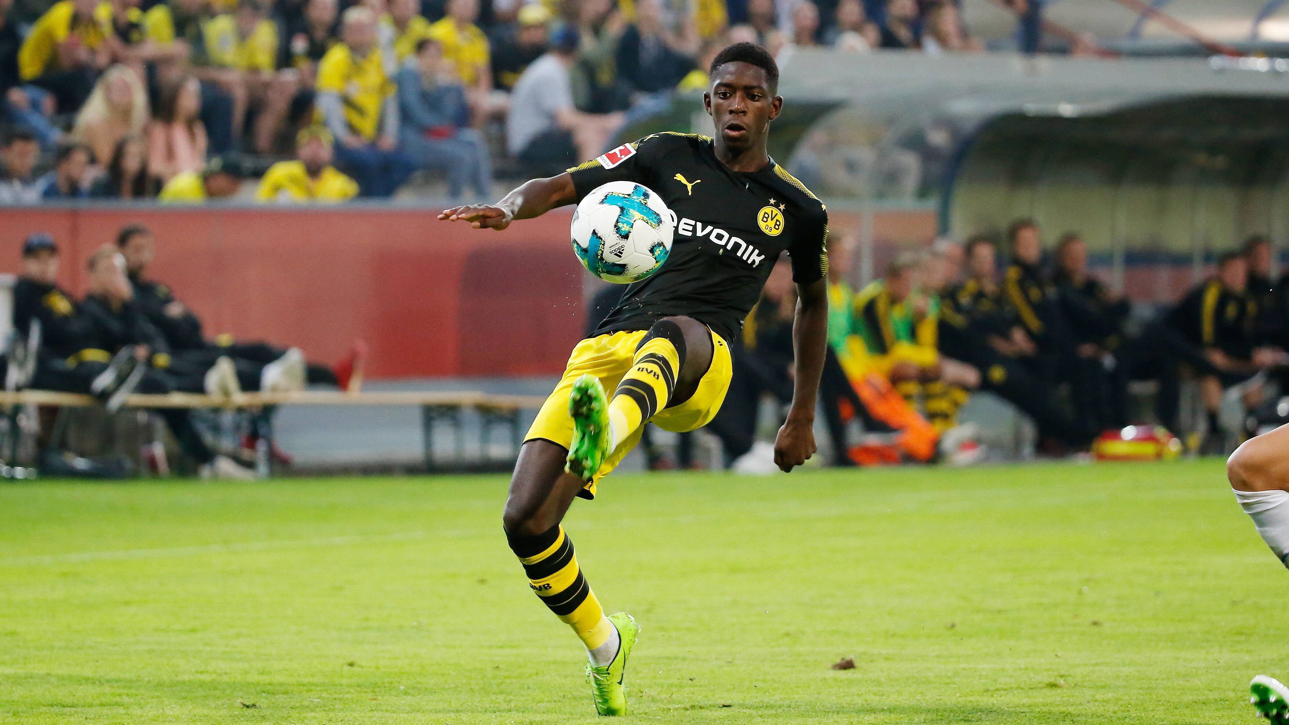 
                <strong>Borussia Dortmund (Sommer 2017)</strong><br>
                Wochenlang fehlte Dembele unentschuldigt beim Training von Borussia Dortmund. Grund: Er wollte sich trotz eines Vertrags bis 2021 zum FC Barcelona streiken. Der BVB suspendierte den Youngster und belegte ihn mit einer sechsstelligen Geldstrafe. Beides ließ Dembele völlig unbeeindruckt, sodass ihn der BVB schließlich für 115 Millionen Euro ziehen ließ.
              