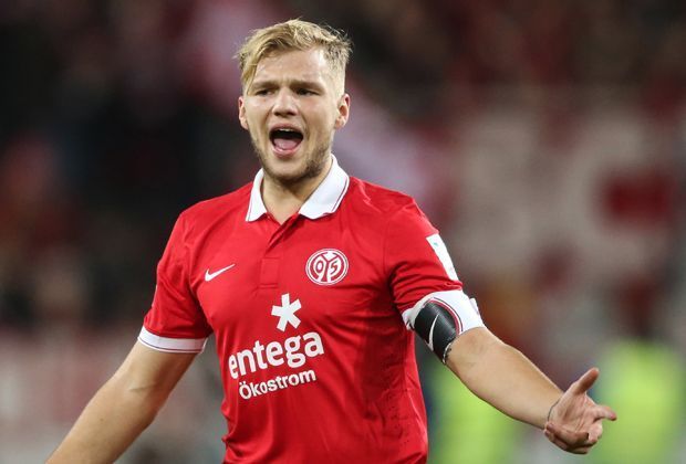 
                <strong>Johannes Geis (1. FSV Mainz 05)</strong><br>
                Wildert Thomas Tuchel als zukünftiger BVB-Trainer bei seinem Ex-Klub Mainz 05? Gerüchten zufolge steht Johannes Geis bei Tuchel weit oben auf der Wunschliste. Geis avancierte unter Tuchels Regie in Mainz zum Stammspieler im Mittelfeld. (Quelle: Bild)
              