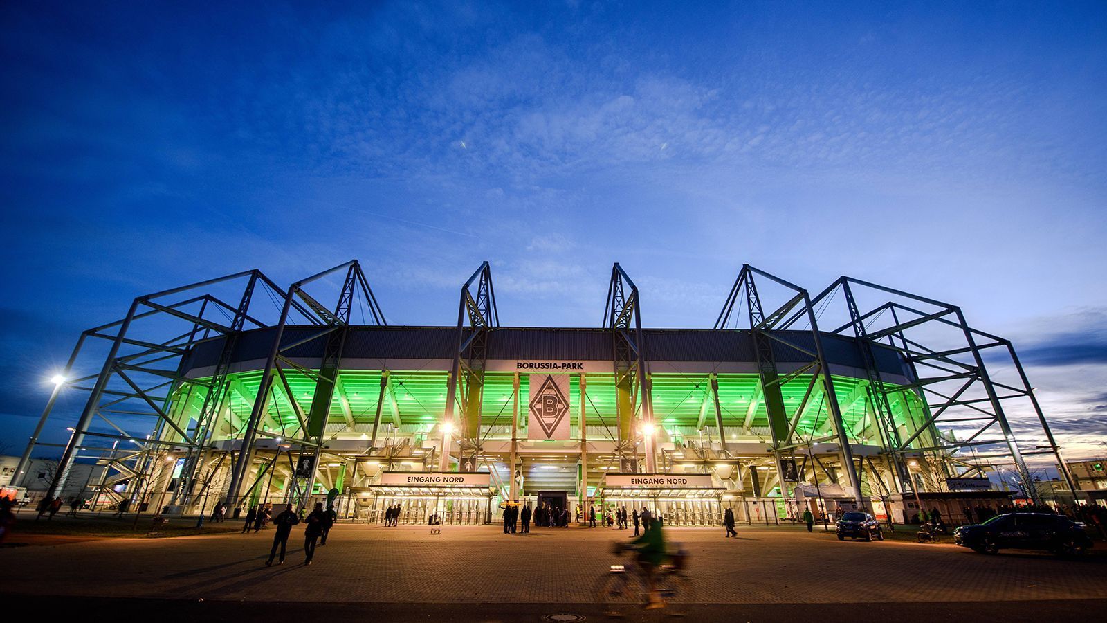 
                <strong>Borussia Mönchengladbach</strong><br>
                &#x2022; Aktueller Name: Borussia-Park<br>&#x2022; Eröffnung des Stadions: Juli 2004<br>&#x2022; Altes Stadion: Stadion am Bökelberg<br>
              