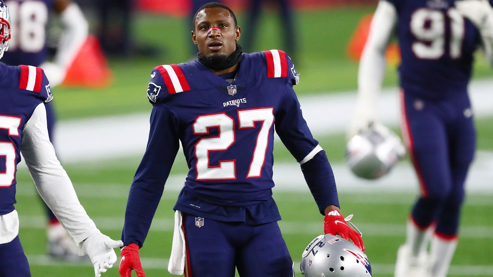 
                <strong>New England Patriots: J.C. Jackson</strong><br>
                Die Interception-Maschine der Patriots-Defense knüpfte nahtlos an ein hervorragendes letztes Jahr an und wurde mit der Wahl in den Pro Bowl belohnt. J.C. Jackson zählt zu den besten Cornerbacks der Liga und die Pats können es sich fast nicht leisten, ein solches Talent ziehen zu lassen. 
              