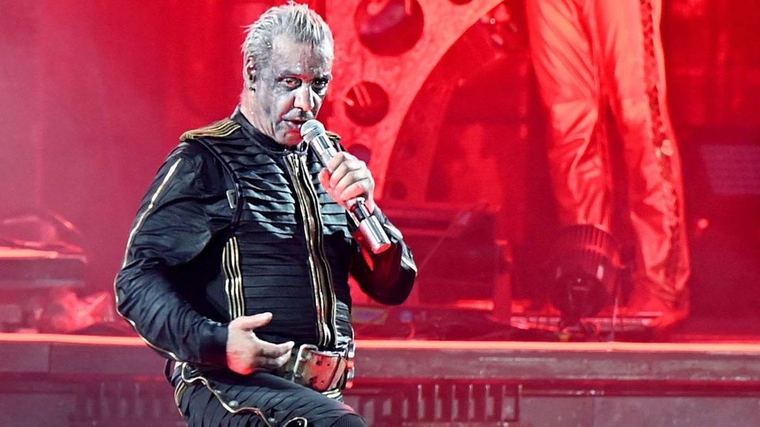 Gegen Till Lindemann, Frontsänger der Band Rammstein, hat die Staatsanwaltschaft Berlin Ermittlungen eingeleitet.