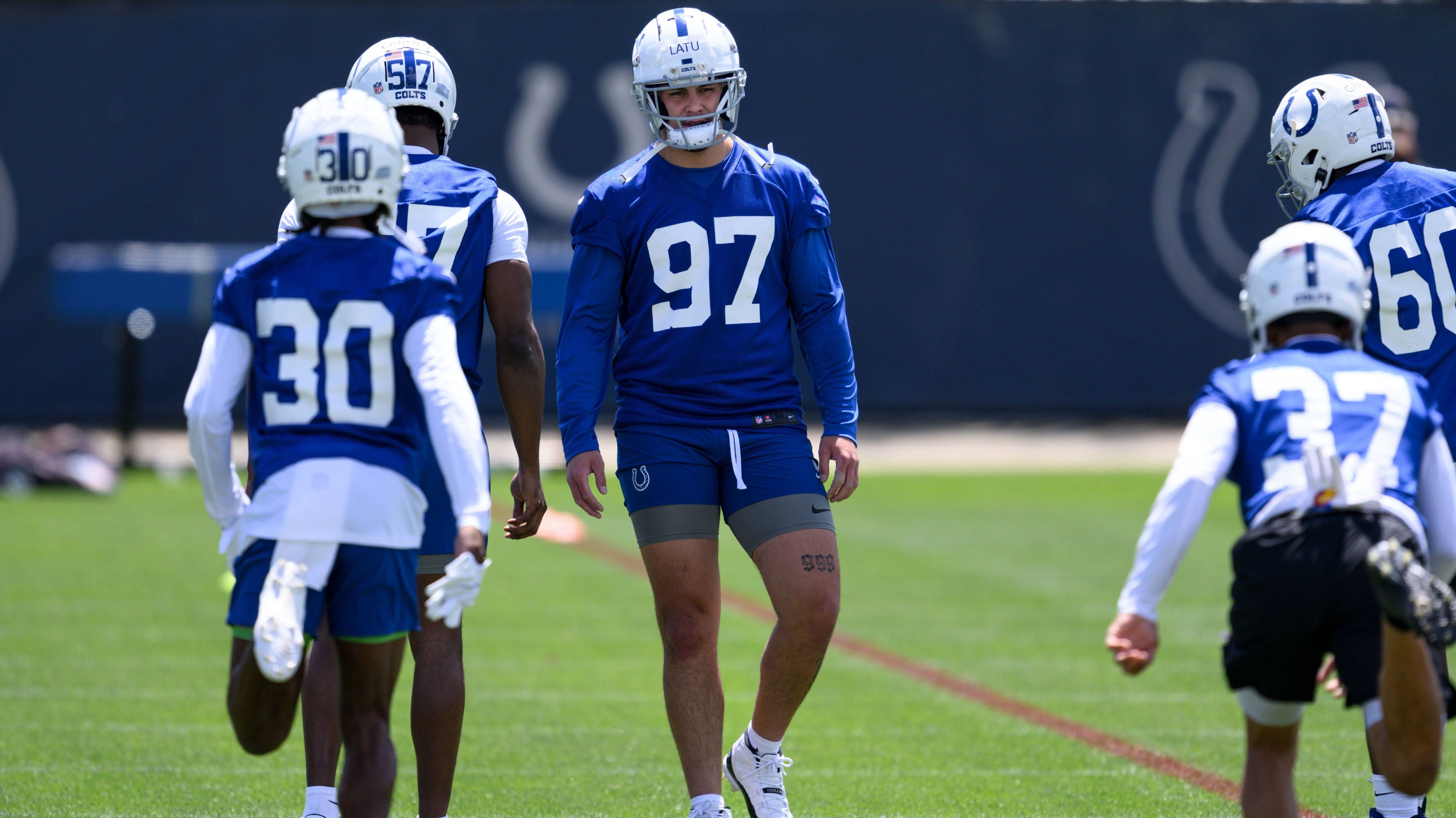 <strong>Laiatu Latu (Indianapolis Colts)</strong><br>Position: Defensive End<br>Award: Defensive Rookie of the Year<br>Quote: +2000