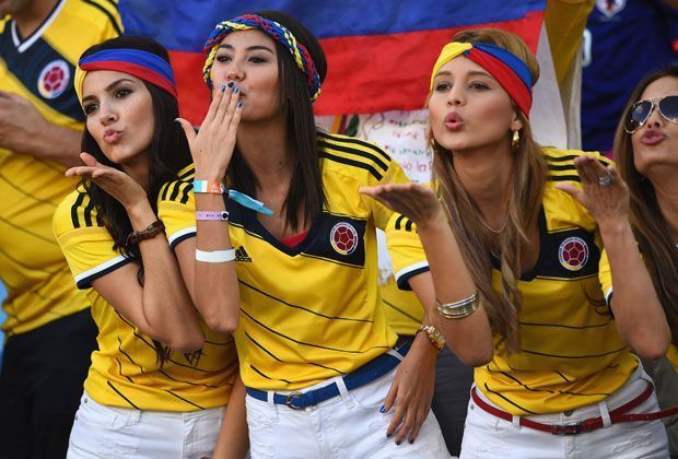 
                <strong>Verrückt, sexy, skurril: Fans in Brasilien</strong><br>
                Die Fans auf den Rängen beflügeln die Kolumbianer zu einer äußerst attraktiven Spielweise bei dieser WM. Erst gibts Küsschen für die "Cafeteros", dann ...
              