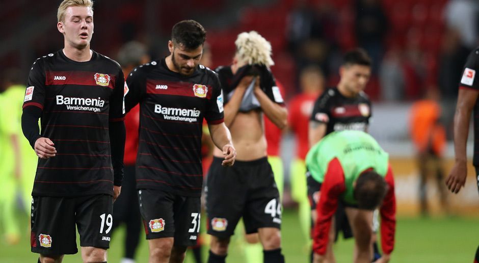 
                <strong>Bayer Leverkusen</strong><br>
                Bayer Leverkusen - 15 SpielerBrandt, Leno, Volland (alle Deutschland), Aranguiz (Chile), Baumgartlinger, Dragovic, Özcan (alle Österreich), Calhanoglu, Toprak (beide Türkei), Jedvaj (Kroatien), Kruse (Australien), Mehmedi (Schweiz), Wendell (Brasilien), Henrichs, Tah (beide Deutschland U21)
              