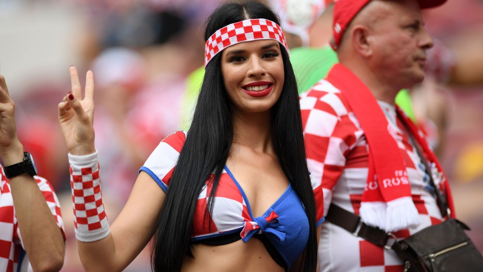 
                <strong>Kroatien Fan</strong><br>
                Hier zeigt sich diese Kroatien-Anhängerin noch siegessicher
              