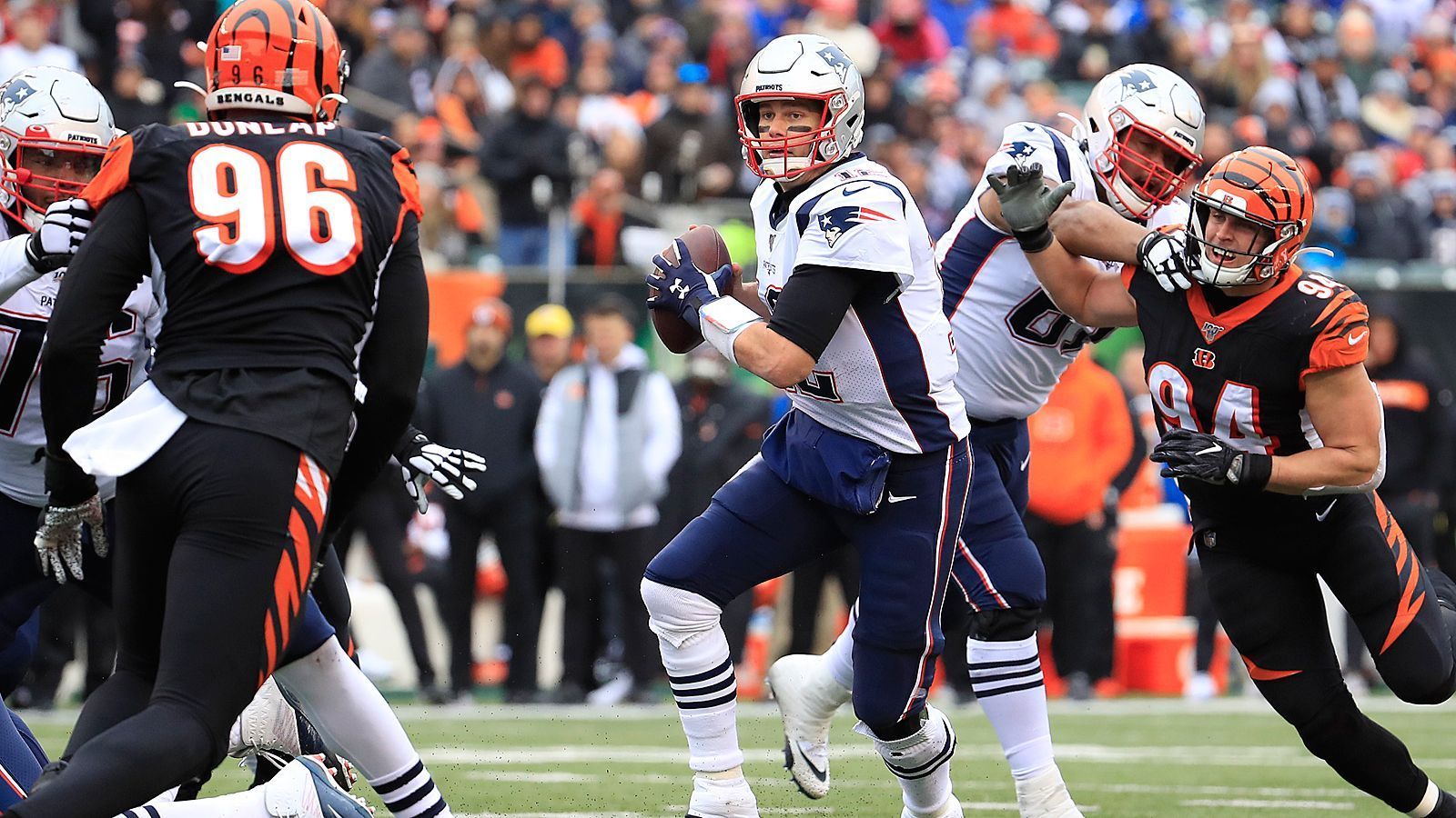 
                <strong>Cincinnati Bengals</strong><br>
                Tom Brady vs. Cincinnati Bengals: 7 Siege, 2 Niederlage
              