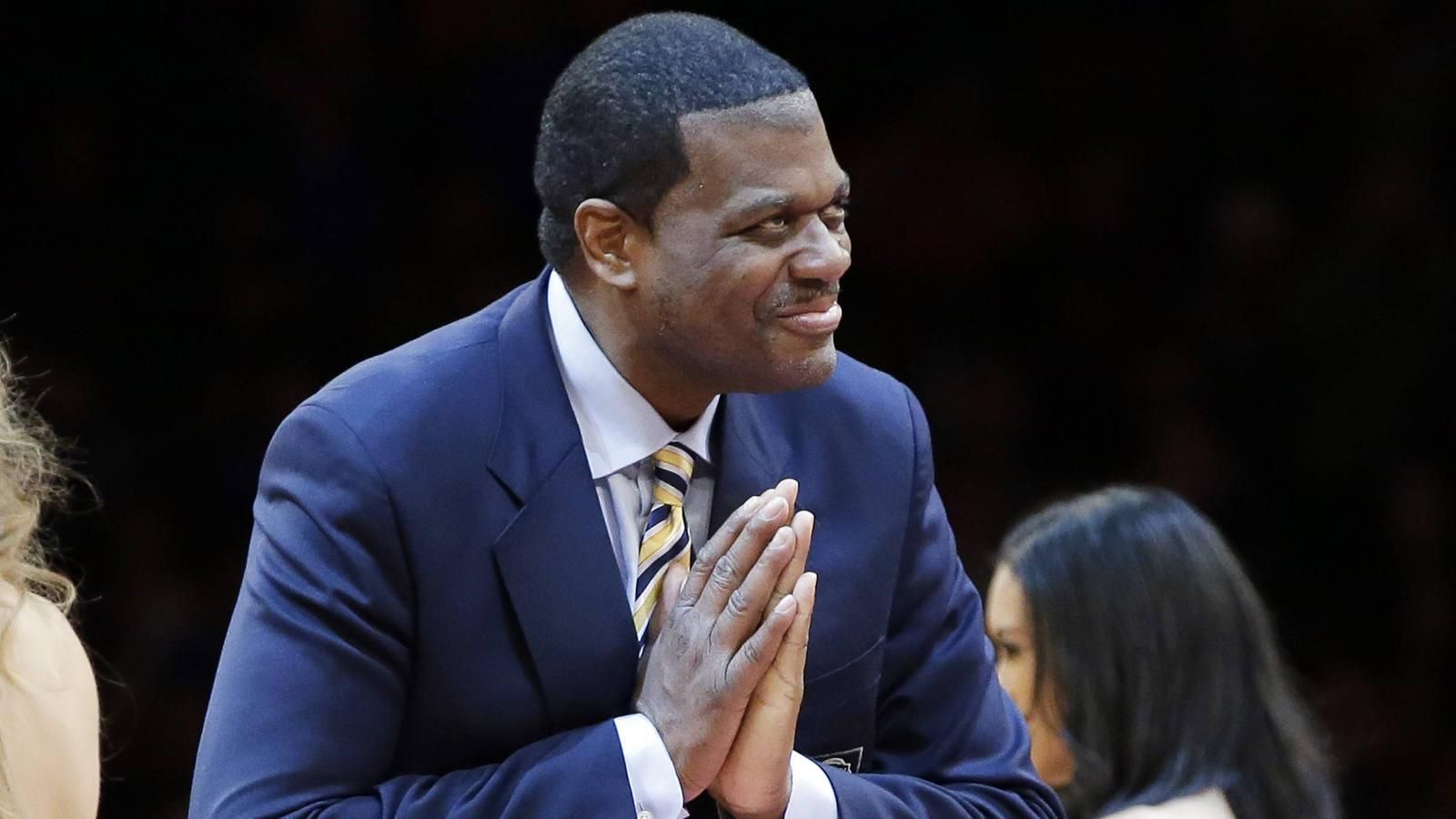 
                <strong>Platz 10: Bernard King, 50-Punkte-Spiele: 8</strong><br>
                Der Small Forward spielte von 1977-1993 für zahlreiche Teams in der NBA. Am längsten hielt es ihn bei den New York Knicks und den Washington Bullets. Der heute 61-Jährige schaffte es viermal in das Allstar-Team und war dreimal NBA-Scoring-Champion.
              