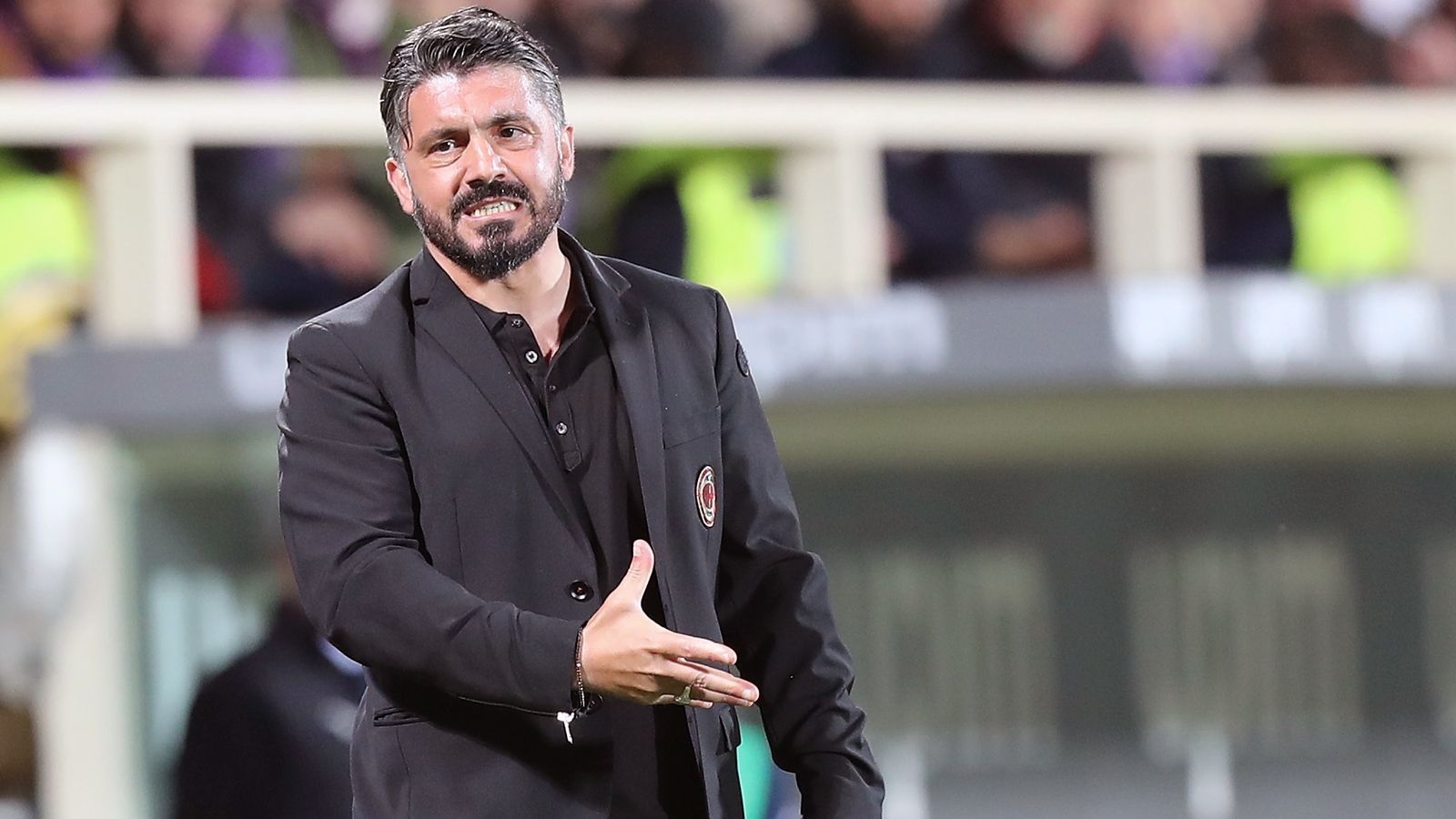 
                <strong>Gennaro Gattuso (AC Mailand)</strong><br>
                Als Spieler prägte Gennaro Gattuso beim AC Mailand über 13 Jahre eine Erfolgs-Ära, als Trainer konnte sich der einst so furchteinflößende Mittelfeldspieler nur anderthalb Jahre bei den "Rossoneri" halten. Im November 2017 wurde Gattuso als damaliger U19-Trainer der Mailänder zum Coach der Profis befördert. Doch ähnlich wie bei den vielen anderen Ikonen dieser Galerie, gelang es Gattuso nicht, seinen Herzensklub zu den gewünschten Erfolgen früherer Tage zu führen. In seiner ersten Saison als Milan-Coach wurde Gattuso mit dem Team Sechster, im zweiten Jahr sogar Fünfter. Dennoch musste der heute 43-Jährige im Sommer 2019 gehen. Seinen ersten Titel als Profi-Trainer gewann Gattuso erst bei seiner nächsten Station, dem SSC Neapel. Mit dem Maradona-Klub wurde er 2020 Pokalsieger.
              