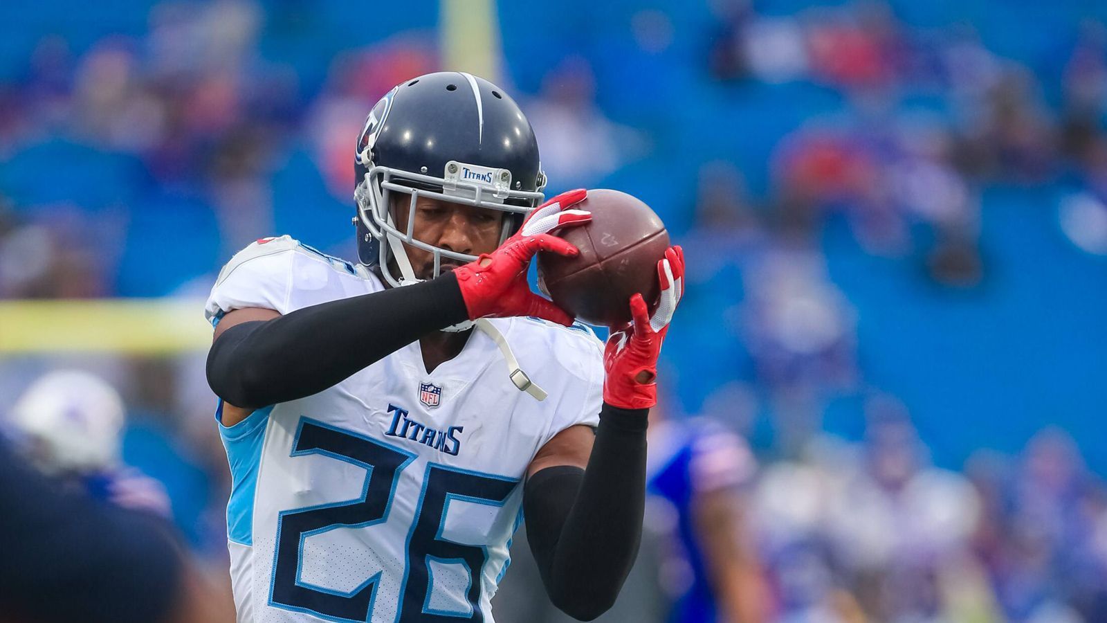 
                <strong>Logan Ryan (Tennessee Titans)</strong><br>
                Für Cornerback Logan Ryan ist die Saison beendet. Das bestätigte der Titans-Spieler in einem Statement, das er auf seinem eigenen Twitter-Account veröffentlichte. Der 27-Jährige hat sich einen Bruch des Wadenbeins zugezogen. "Ich habe mein Herz und meine Seele für diese Saison gegeben, deshalb ist das sehr schade. Jeder der mich kennt weiß aber, dass ich hart arbeiten werde, um als ein besserer Spieler zurückzukommen", so Ryan. Er kam in dieser Saison auf 76 Tackles. 
              