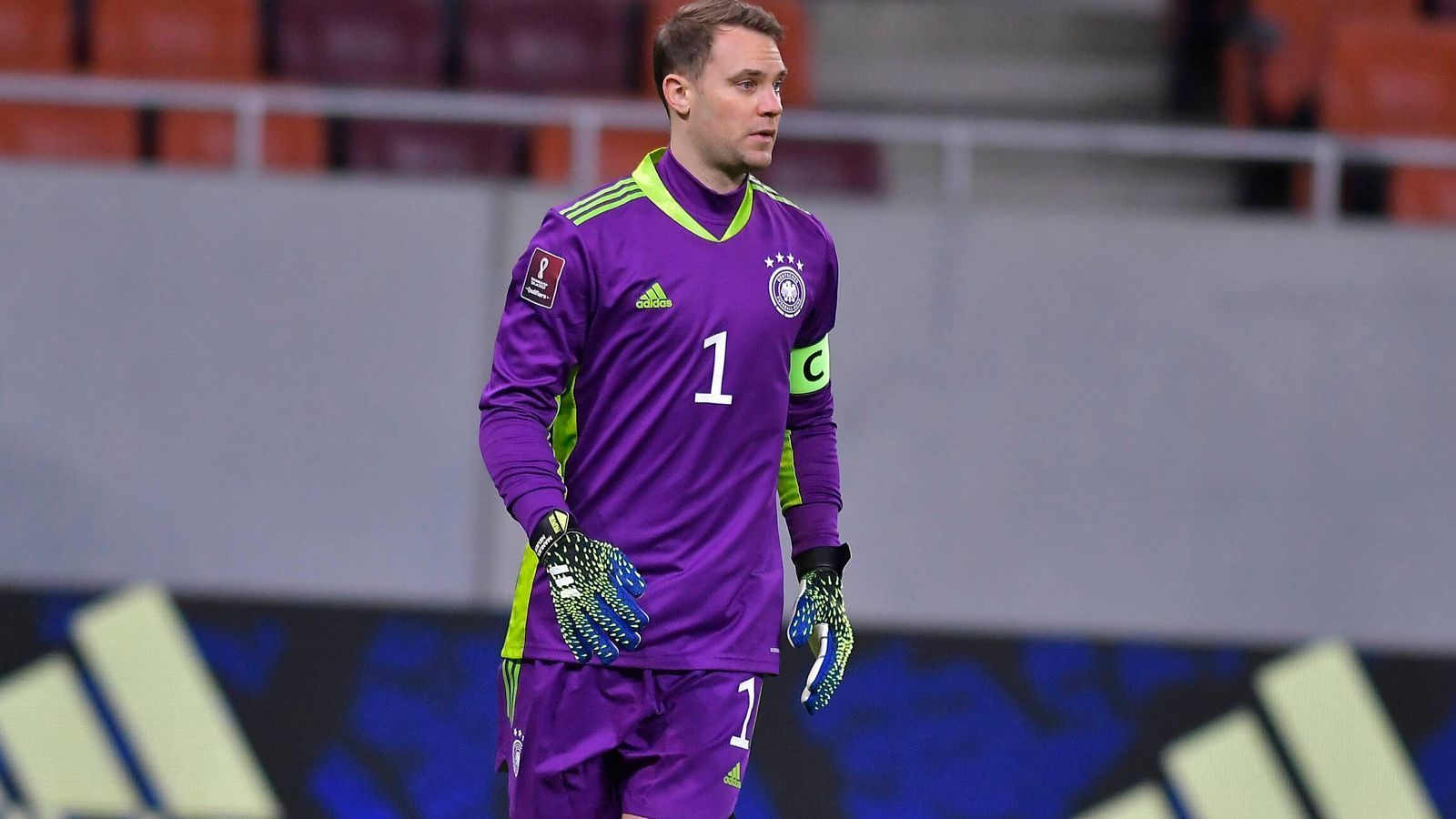 
                <strong>Manuel Neuer</strong><br>
                Mehr mit den Füßen als mit den Händen gefordert: Bis auf Rückpässe und Klärungsaktionen außerhalb des Strafraums nicht gefordert. Dabei unterlaufen ihm aber zwei Beinahe-Ballverluste in der eigenen Hälfte. Man hat ihn schon sicherer gesehen. ran.de-Note 3
              