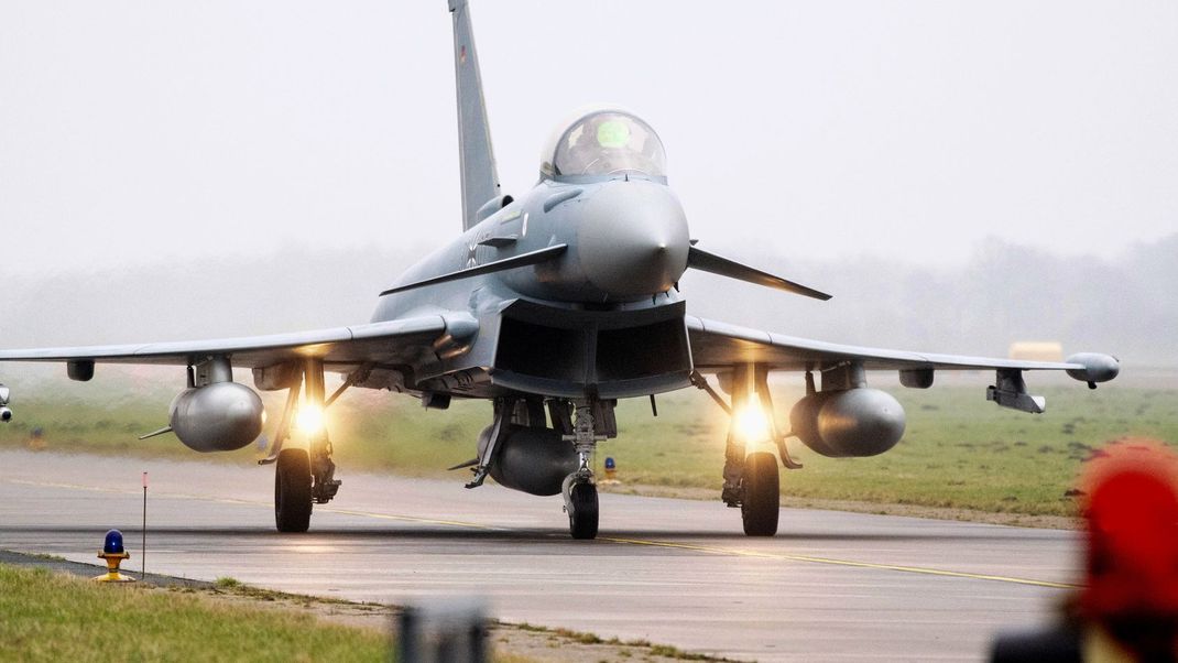 Jets vom Typ Eurofighter werden nach Polen verlegt.