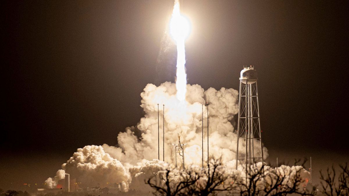 Archivaufnahme, 7. November 2022, USA, Wallops Island: Die Northrop Grumman Antares-Rakete mit dem unbemannten Cygnus-Raumschiff 