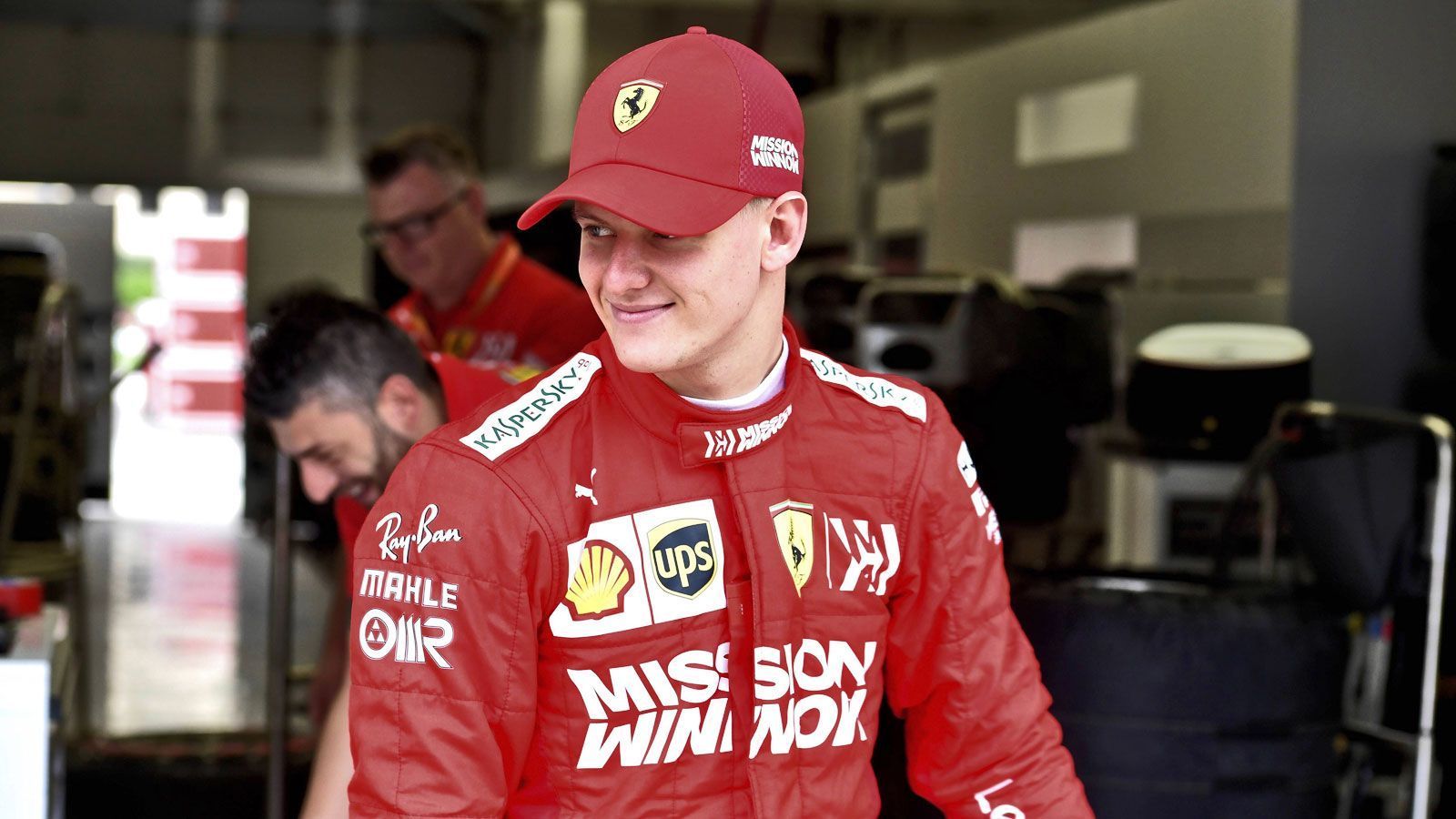 
                <strong>Mick Schumachers F1-Test im Ferrari</strong><br>
                Damit endet ein besonderer Tag in der jungen Rennfahrer-Karriere des Ferrari-Nachwuchspiloten. Schon am Mittwoch wird Mick wieder im F1-Auto sitzen - dann im Alfa Romeo. Die nächste Chance für den Youngster, sein Talent zu beweisen, wichtige Erfahrungen zu sammeln und sich für einen zeitnahen Aufstieg in die Königsklasse zu empfehlen.
              