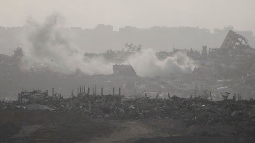 Israel greift den Gazastreifen weiter an. Ein Bodeneinsatz kostete Hunderte Menschen das Leben.