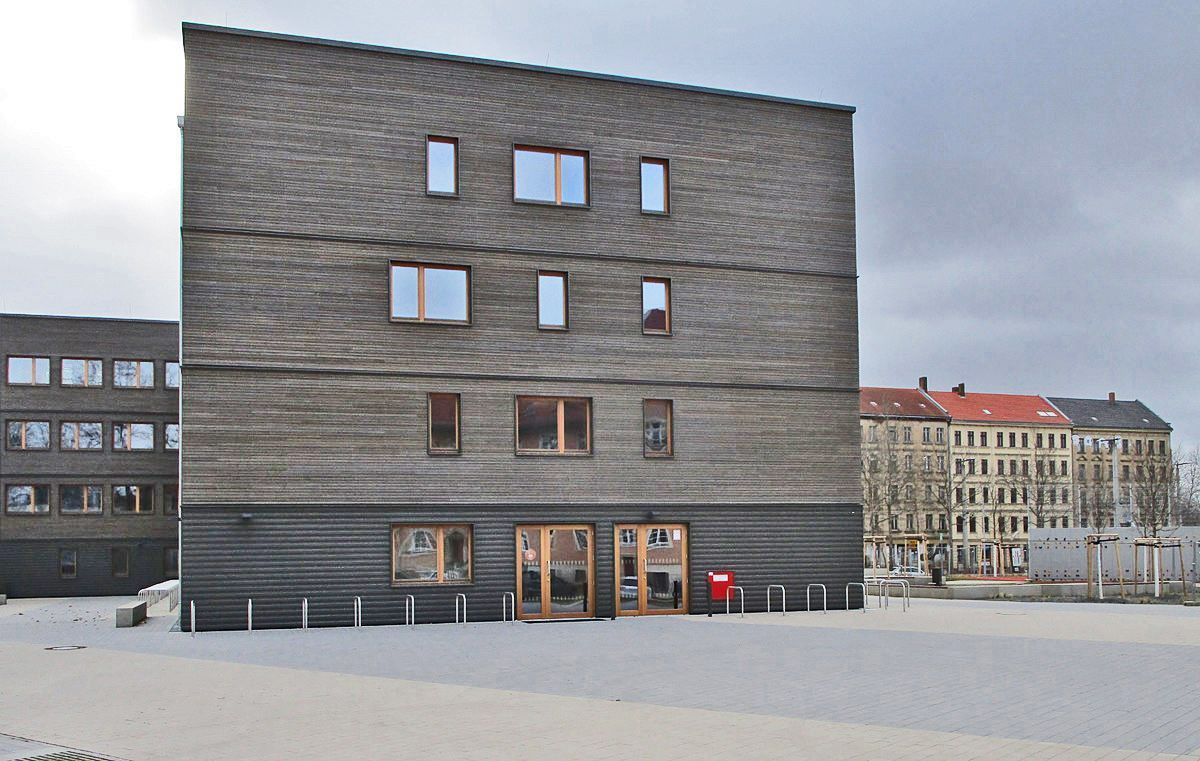 Diese neugebaute Schule in Leipzig ist ein klimafreundlicher Holzbau.