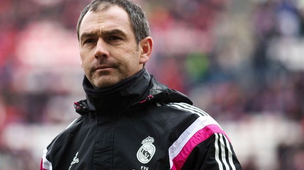 
                <strong>Paul Clement</strong><br>
                Paul Clement: Der Engländer ist ein langjähriger Weggefährte des Italieners. Mit ihm arbeitete Ancelotti schon während seiner Zeiten beim FC Chelsea, Paris St. Germain und Real Madrid zusammen. Der Co-Trainer agierte in seiner Heimat auch schon zwei Mal als Cheftrainer - bei den Blackburn Rovers und bei Derby County.
              