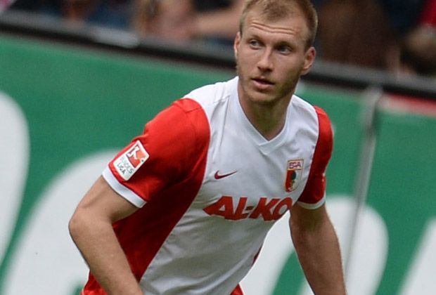 
                <strong>Ragnar Klavan (FC Augsburg)</strong><br>
                Der erste von zwei Feldspielern im "Dauerbrenner-Lager" kommt aus Augsburg. Ragnar Klavan war ein wichtiger Baustein für den Erfolg des Weinzierl-Teams und trug die meisten Minuten zum Europa-League-Traum bei.
              