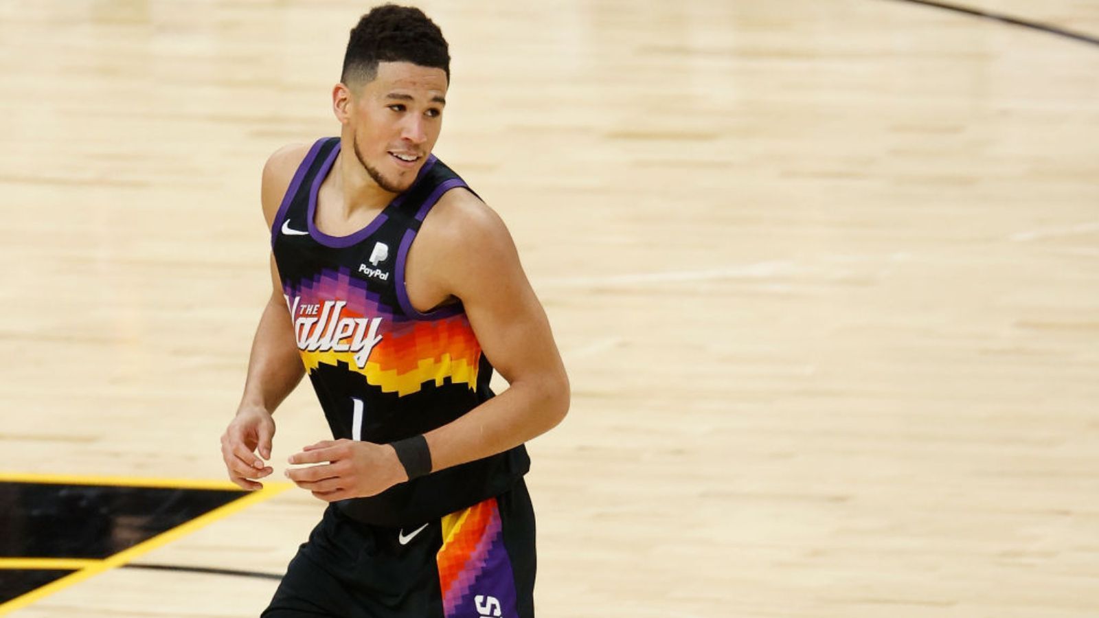 
                <strong>Devin Booker (Phoenix Suns)</strong><br>
                 - Punkte: 24,9 - Rebounds: 3,6 - Assists: 4,4 - All-Star-Nominierungen: 2 *Nachrücker für verletzten Anthony Davis
              