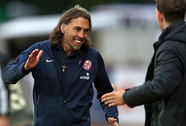 
                <strong>Martin Schmidt: Das ist der neue Mainz-Trainer</strong><br>
                ... ein Tuning-Unternehmen geleitet", verrät der heute 47-Jährige. Nebenbei baut er gemeinsam mit seinen drei Schwestern noch eine Textilwerkstatt auf und bastelt an seinem Trainerschein.
              