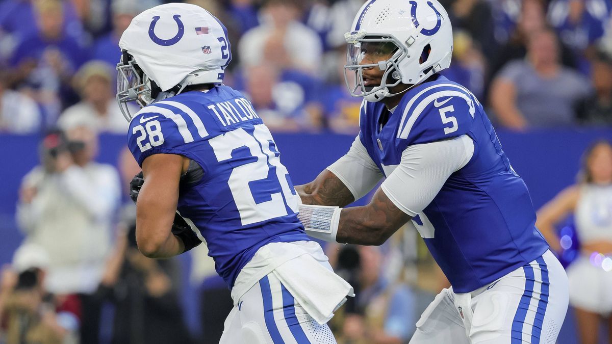 August 11, 2024, Indianapolis, Indiana, U.S: Indianapolis Colts quarterback Anthony Richardson (5) hands the ball to Indianapolis Colts running back Jonathan Taylor (28) during the preseason game b...