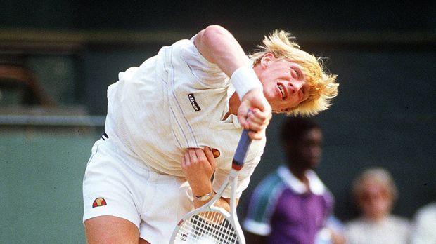 
                <strong>Gefährlicher Aufschlag</strong><br>
                Da die Aufschläge beim Rasenturnier in Wimbledon eine entscheidende Rolle spielen können, profitiert Boris Becker von seinem für die Gegner schwer lesbaren Service. Auch der Franzose Henri Leconte hat im Viertelfinale 1985 keine Chance gegen den deutschen Nachwuchsspieler. Leconte unterliegt Becker mit 6:7, 6:3, 3:6 und 4:6.
              