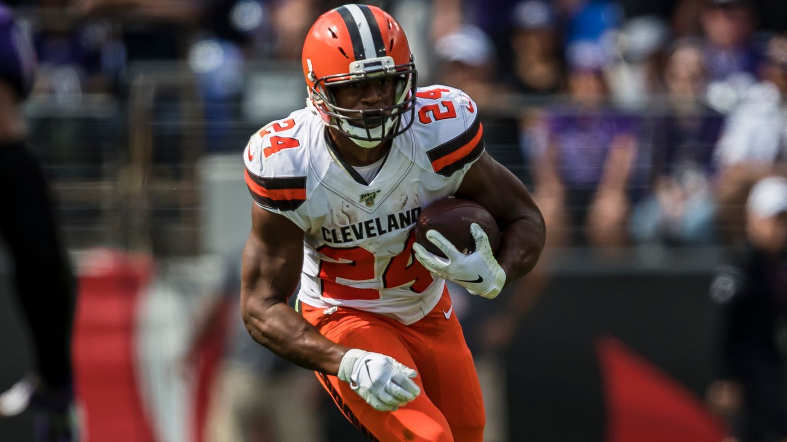 
                <strong>Running Back: Nick Chubb</strong><br>
                Nick Chubb rannte die Baltimore Ravens in Grund und Boden: 20 Laufversuche münzte er in 165 Yards und drei Touchdowns um. Highlight des Tages war sein 88-Yard-Lauf.Gesamtpunktzahl: 35
              