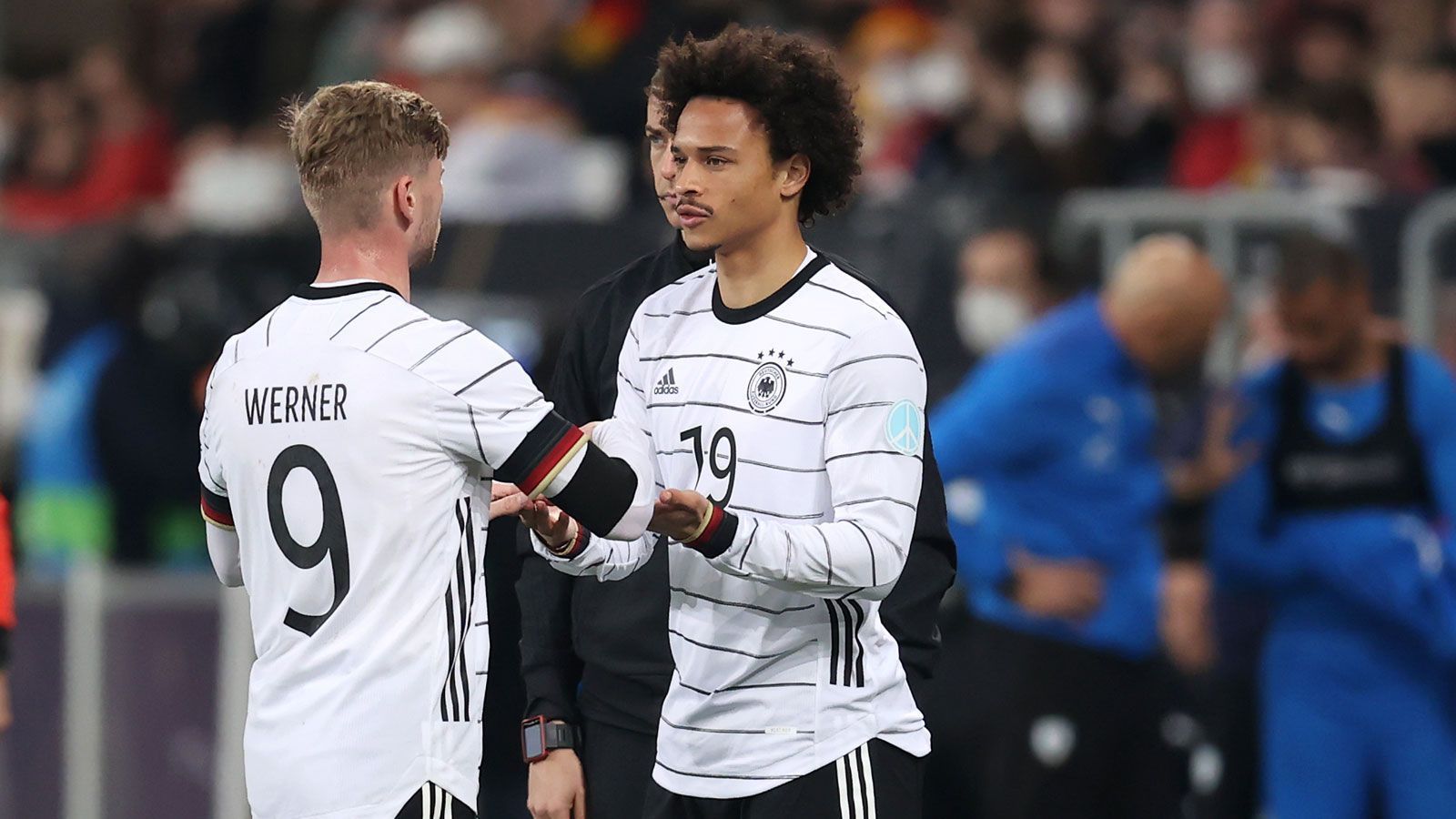 
                <strong>Leroy Sané</strong><br>
                Sane wird in der 70. Minute eingewechselt, bleibt aber ohne Torchance und rechte Bindung zum Spiel. ran-Note: Ohne Bewertung
              