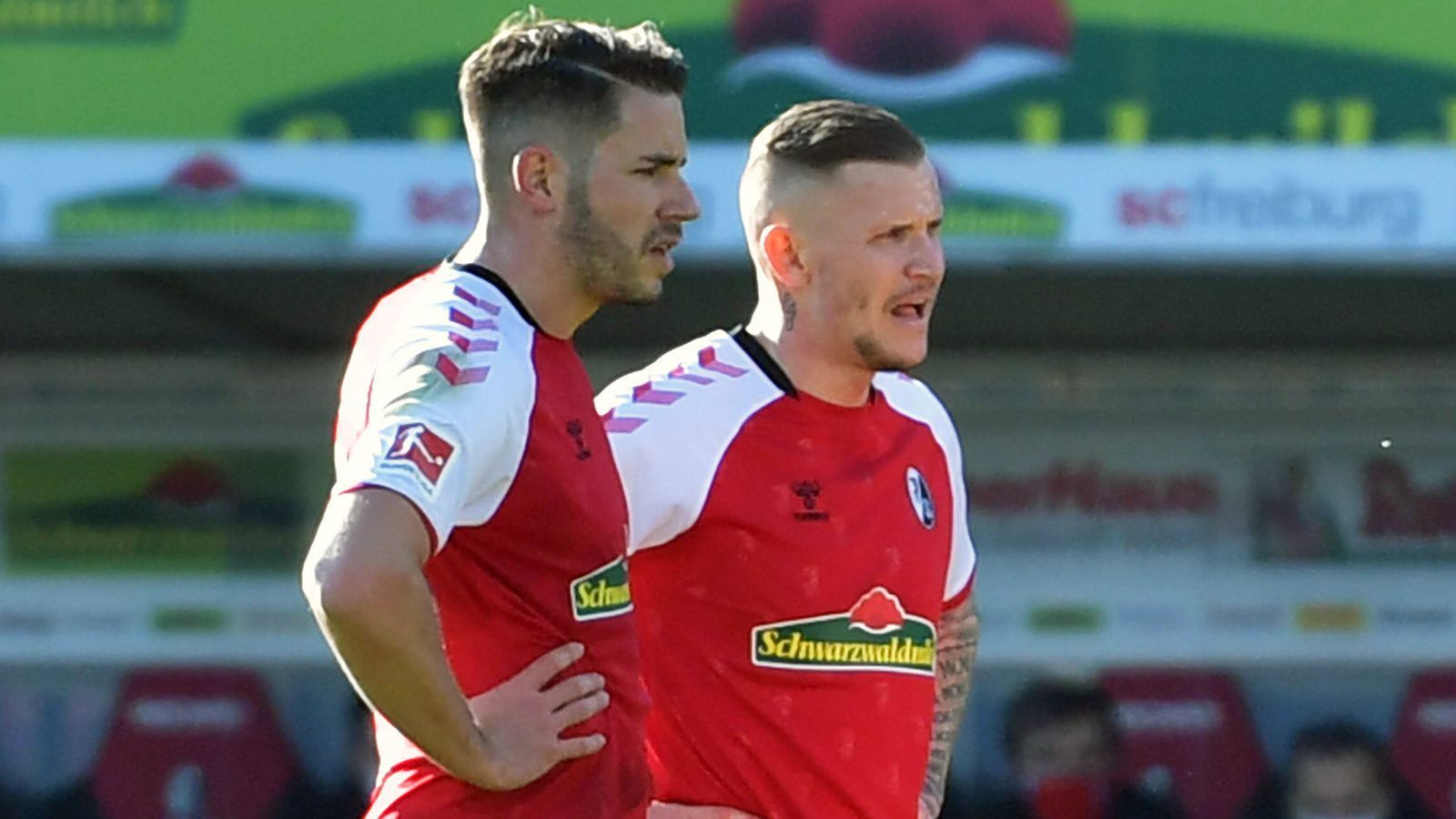 
                <strong>SC Freiburg: Neun Eigengewächse</strong><br>
                Eigengewächse im Kader: Christian Günter (li.), Jonathan Schmid (re.), Nicolas Höfler, Nico Schlotterbeck, Yannik Keitel, Kevin Schade, Noah Weißhaupt, Kimberly Ezekwem und Noah Atubolu - Bundesliga-Einsätze der Eigengewächse für ihren Klub insgesamt: 619
              