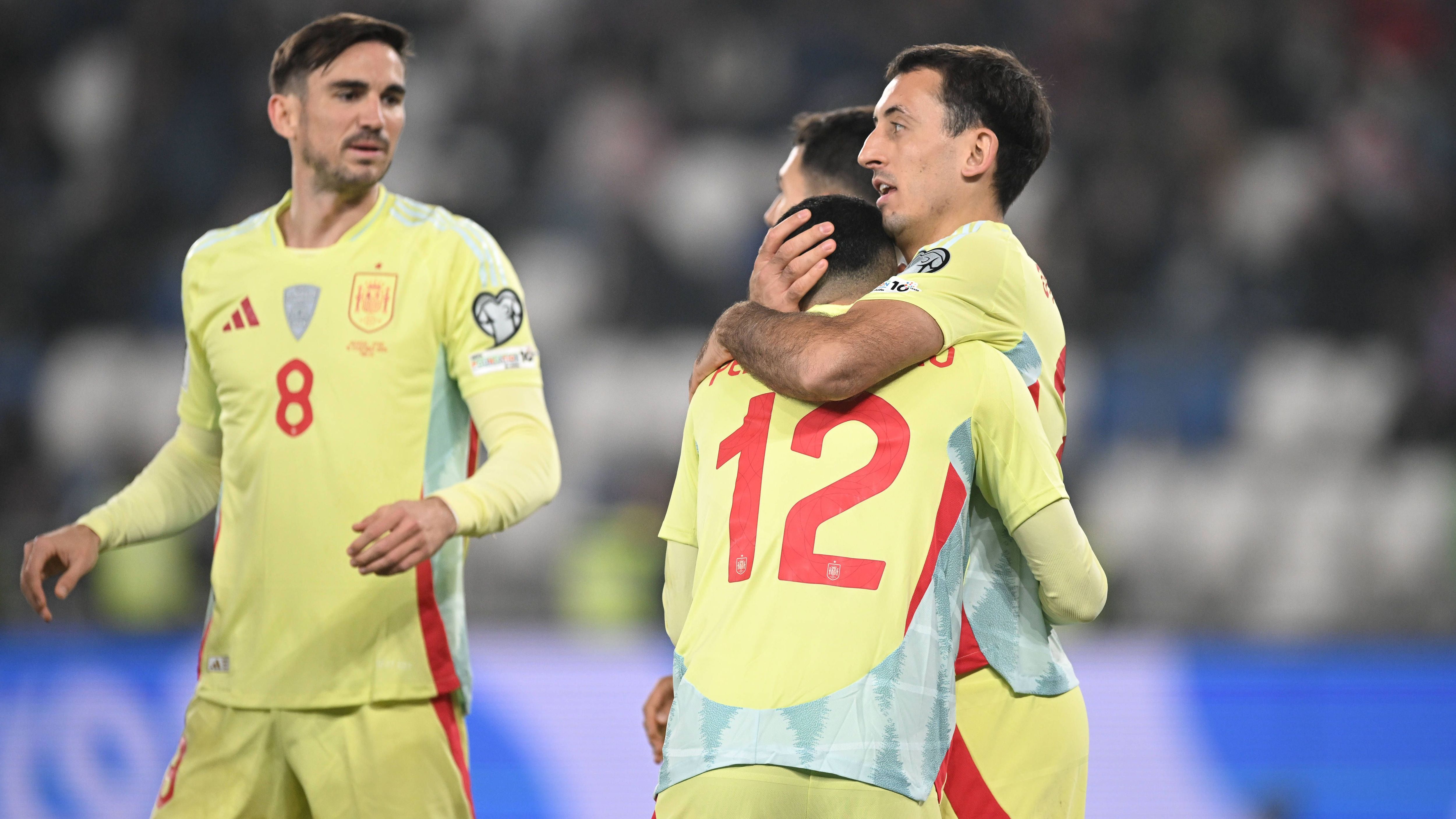 <strong>Spanien</strong><br>Für den amtierenden Europameister setzte es am letzten Spieltag noch einmal einen kleinen Dämpfer. In den ersten fünf Spielen der Qualifikation holte Spanien nur Siege, im letzten Gruppenspiel gegen die Türkei musste sich das Team von Luis de la Fuente mit einem 2:2-Unentschieden begnügen. Trotzdem feiert Spanien den Sieg in Gruppe E und fährt mit zur WM.