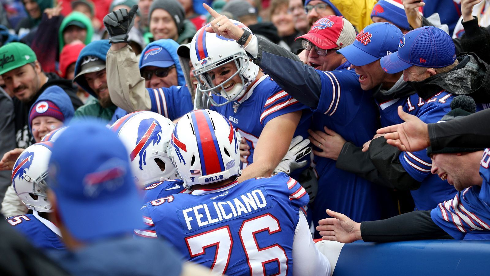 
                <strong>Platz 12: Buffalo Bills</strong><br>
                Bilanz: 5-2Letzte Spiele: L,W,WDass die Bills 5-2 stehen würden, hätten vor der Saison wohl nur die Anhänger der "Bills Mafia" vorausgesagt. Mit einer unterschätzen Defensive und einem guten Laufspiel zählen sie zu den positiven Überraschungen der Saison. Kommende Woche erwarten sie die Washington Redskins, eine mehr als machbare Aufgabe.
              