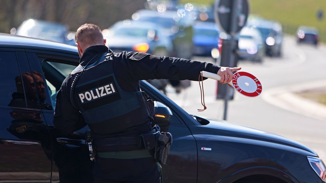Polizeigewerkschaft fassungslos: Migranten sollen Kontrollquittungen bekommen