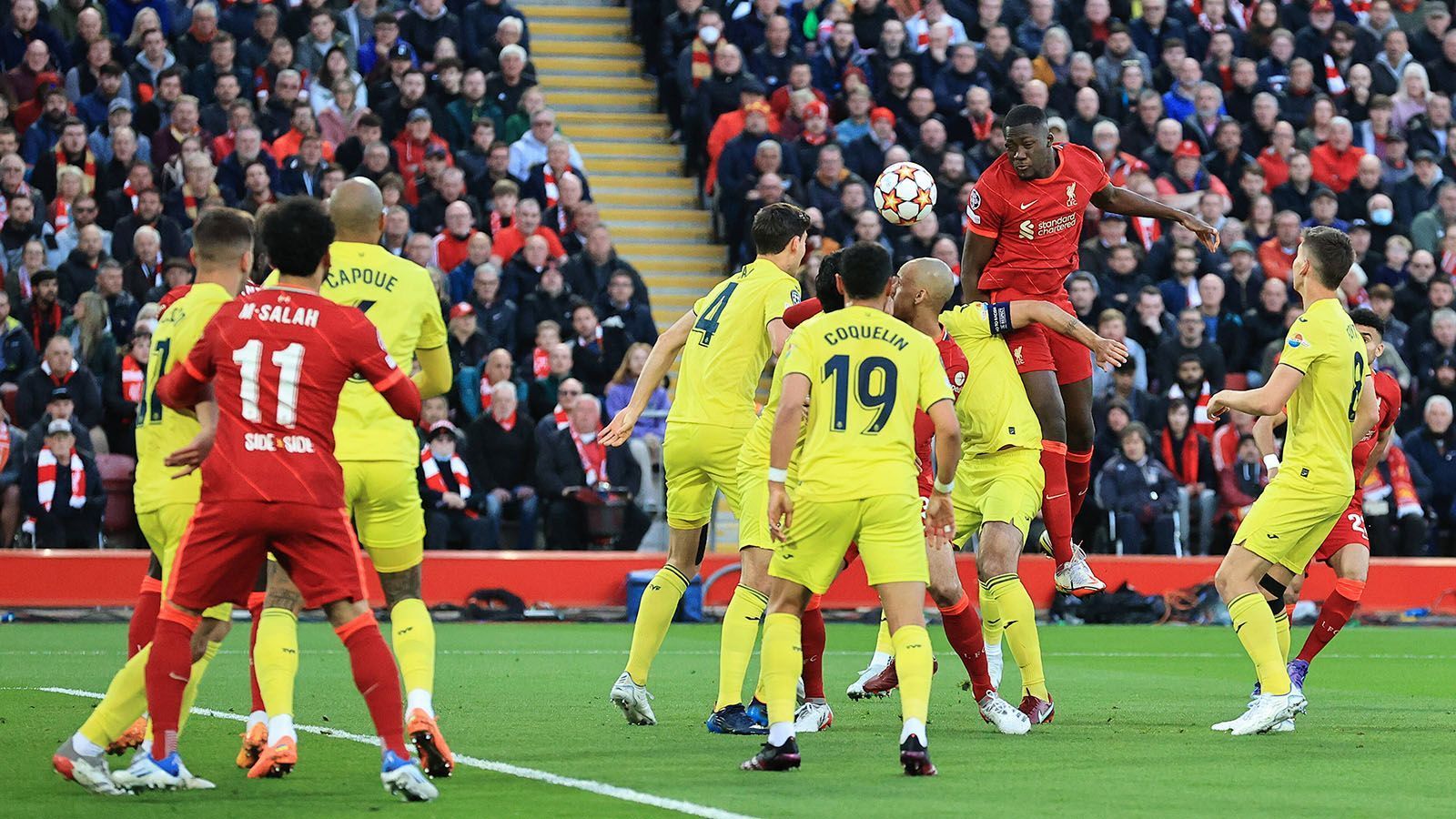 
                <strong>Liverpool müht sich gegen Bollwerk von Villarreal</strong><br>
                Der FC Liverpool geht mit seiner besten Elf ins Halbfinal-Hinspiel. Der Ex-Leipziger Ibrahima Konate spielt in der Verteidigung statt Joel Matip, vorne spielt Luis Diaz an der Seite von Mo Salah und Sadio Mane. Doch trotz dieser Star-Power müht sich Liverpool gegen das erneut tief stehende Villarreal, das vor allem auf Konter lauert. Sehenswert ist zu Beginn nur Liverpools Gegenpressing nach Ballverlusten, das blitzschnell den Spaniern den Ball wegnimmt.
              