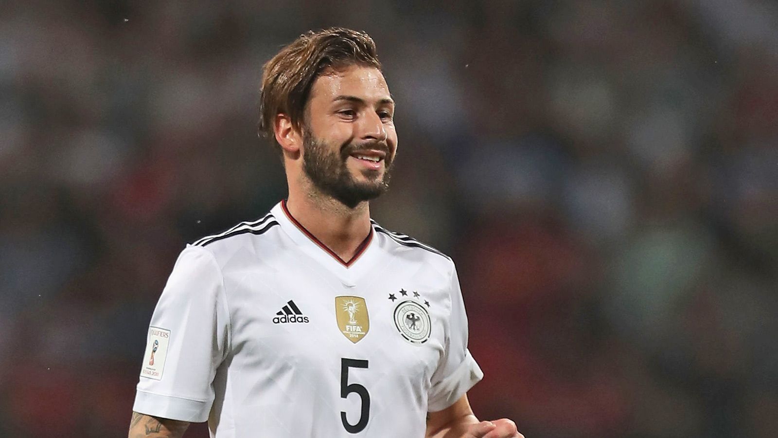 
                <strong>Marvin Plattenhardt (Abwehr)</strong><br>
                Bleibt weiterhin eher eine Notlösung auf der Position des Außenverteidigers. Soll es wirklich einen Neuanfang geben, muss Löw sich auch von der "B-Wahl" trennen und neue Optionen testen.
              