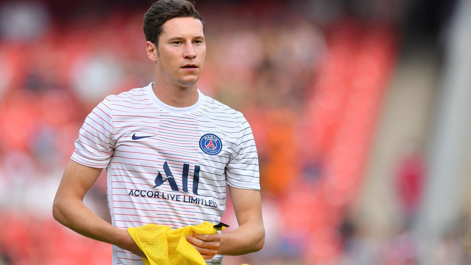 <strong>Julian Draxler</strong><br>
                Gerade einmal 20 Jahre alt war Julian Draxler, als er in Brasilien Weltmeister wurde. Ein Jahr nach dem Triumph wechselte der Schalker nach Wolfsburg und von da aus weiter zu Paris St. Germain. 2022/23 wechselte er leihweise zu Benfica Lissabon, wo ihn eine Verletzung ausbremste, als er gerade in Tritt kam. Verabschiedete sich 2023 mit seinem Wechsel nach Katar vom europäischen Spitzenfußball.