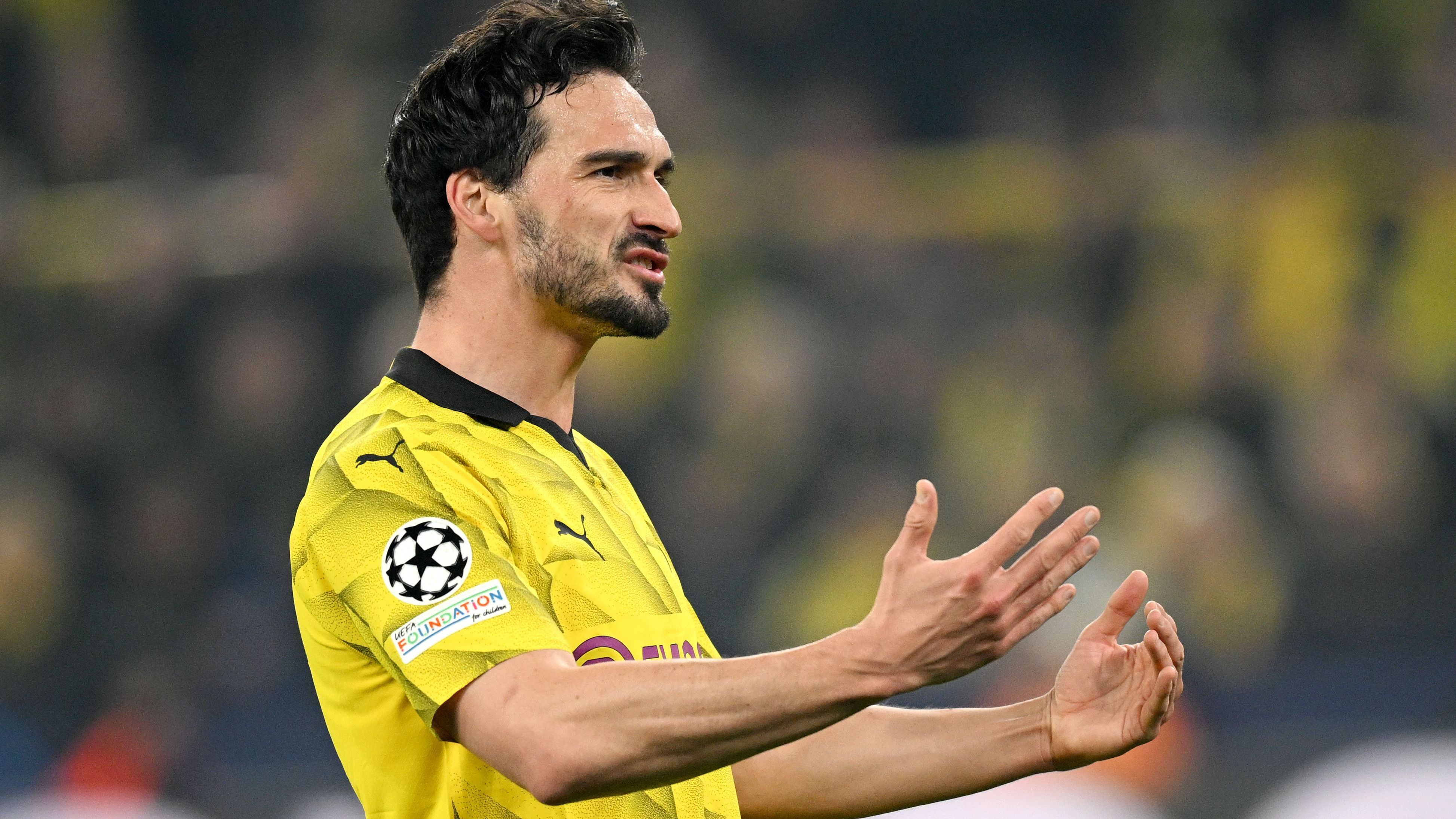 <strong>Mats Hummels (Borussia Dortmund)</strong><br>Hat durchaus seine Wackler, dafür aber auch seine elegante Außenrist-Vorlage auf Brandt, die der zum 1:0 vollendet. Insgesamt souveräner Auftritt in der Defensive. Bitter allerdings das Eigentor zum zwischenzeitlichen 1:2. <strong>ran-Note: 3</strong>