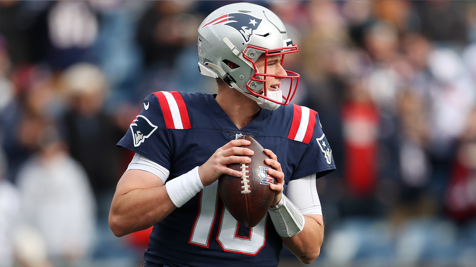 
                <strong>Platz 27: New England Patriots</strong><br>
                &#x2022; <strong>0,423 - </strong>22 Siege, 30 Niederlagen -<br>&#x2022; Restliche Spiele: @Colts, vs. Bills, vs. Jaguars, @Dolphins<br>
              
