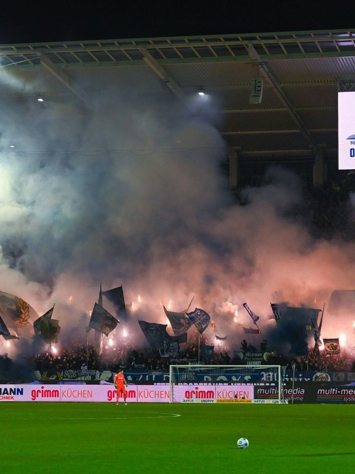 Im KSC-Block wurde ordentlich Pyrotechnik abgefackelt