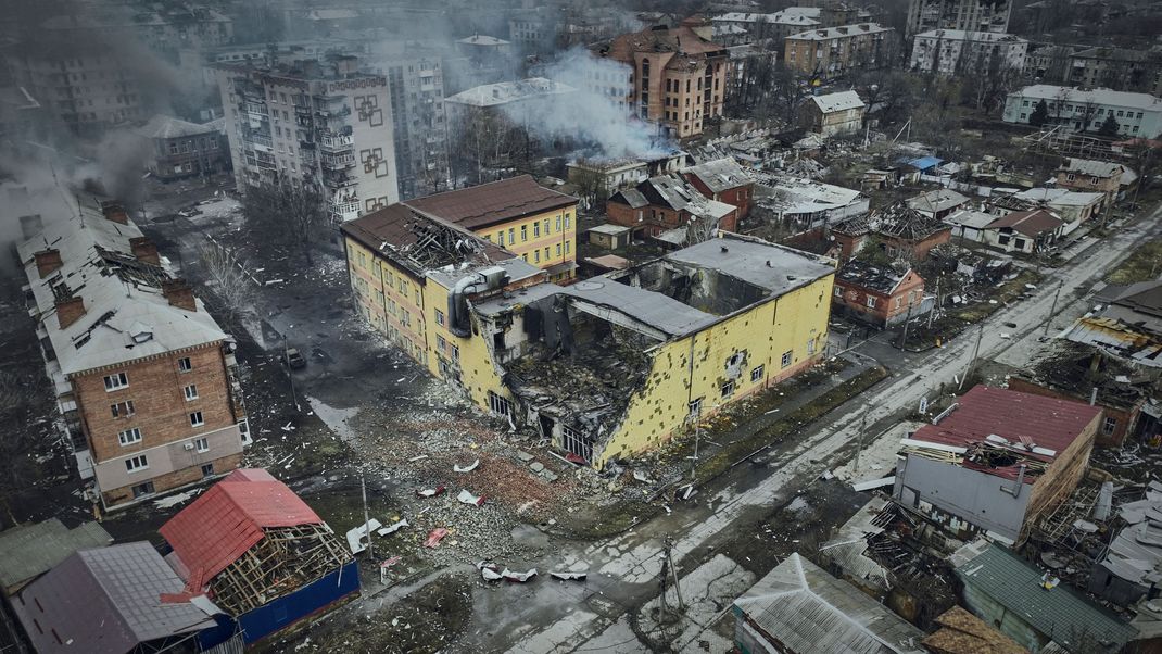 Eine Luftaufnahme von Bachmut, dem Schauplatz schwerer Kämpfe mit russischen Truppen in der Region Donezk, Ukraine.