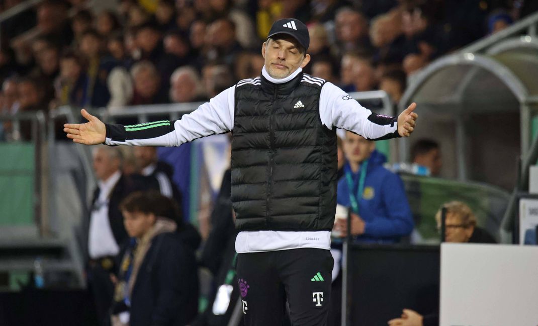 01.11.2023, Fussball, Herren, DFB-Pokal, 2. Runde, Saison 2023 2024, 1. FC Saarbrücken - FC Bayern München, Trainer Thomas Tuchel (FC Bayern München) ist enttäuscht, Enttäuschung Saarbrücken Ludwigsparkstadion Saarland Deutschland (DE) *** 01 11 2023, football, men, DFB Pokal, 2 round, season 2023 2024, 1 FC Saarbrücken FC Bayern Munich, coach Thomas Tuchel FC Bayern Munich is disappointed, disappointment Saarbrücken Ludwigsparkstadion Saarland Germany EN