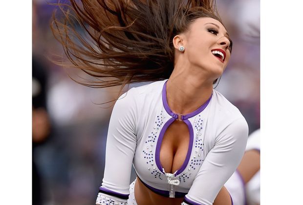 
                <strong>Baltimore Ravens - San Diego Chargers 33:34</strong><br>
                ... oder wehender Mähne - die Cheerleader wissen zu begeistern.
              