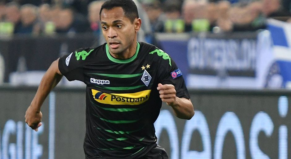 
                <strong>Raffael</strong><br>
                Raffael: Der Brasilianer belohnt die starke Gladbacher Anfangsphase mit einem trockenen Abschluss zum 1:0, hat auch in der zweiten Hälfte von der Strafraumgrenze eine gute Chance. Gute Leistung des Brasilianers, der mit seinem Treffer seine diesjährige Torflaute in der Königsklasse beendet, der aber auch Glück hat, für ein klares Handspiel nicht mit Gelb-Rot vom Platz zu fliegen. Wird in der Schlussphase ausgewechselt. ran-Note: 2
              