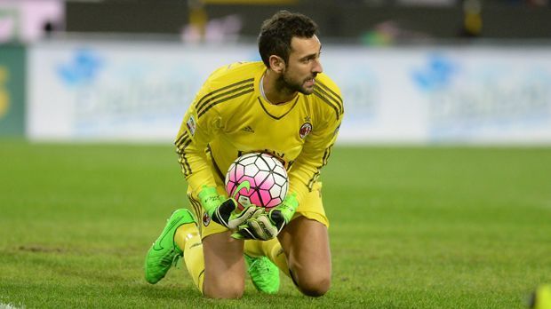 
                <strong>Diego Lopez (AC Mailand)</strong><br>
                Diego Lopez (AC Mailand): Der 34-jährige Spanier soll ebenfalls zu den Optionen gehören, die für Jürgen Klopp in Frage kommen. Sollten die "Reds" Lopez wirklich kaufen wollen, würde sich der AC Mailand wohl kaum in den Weg stellen: Angeblich ist Milan an einer Verpflichtung von St. Petersburg-Mittelfeldspieler Axel Witsel interessiert und könnte daher die Ablöse gut gebrauchen. (Quelle: calciomercato.com)
              