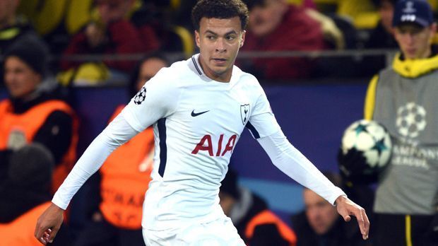 
                <strong>Dele Alli</strong><br>
                Der Mittelfeldstratege gehört zu den umworbensten Jungstars. Sollte der 21-Jährige von Tottenham Hotspur mal den Verein wechseln, hätten die Bayern wohl gute Chancen: Er gab zuletzt zu, dass er auf der Playstation 4 stets mit den Bayern zockt. Sein Vertrag bei den Spurs läuft noch bis 2022.
              