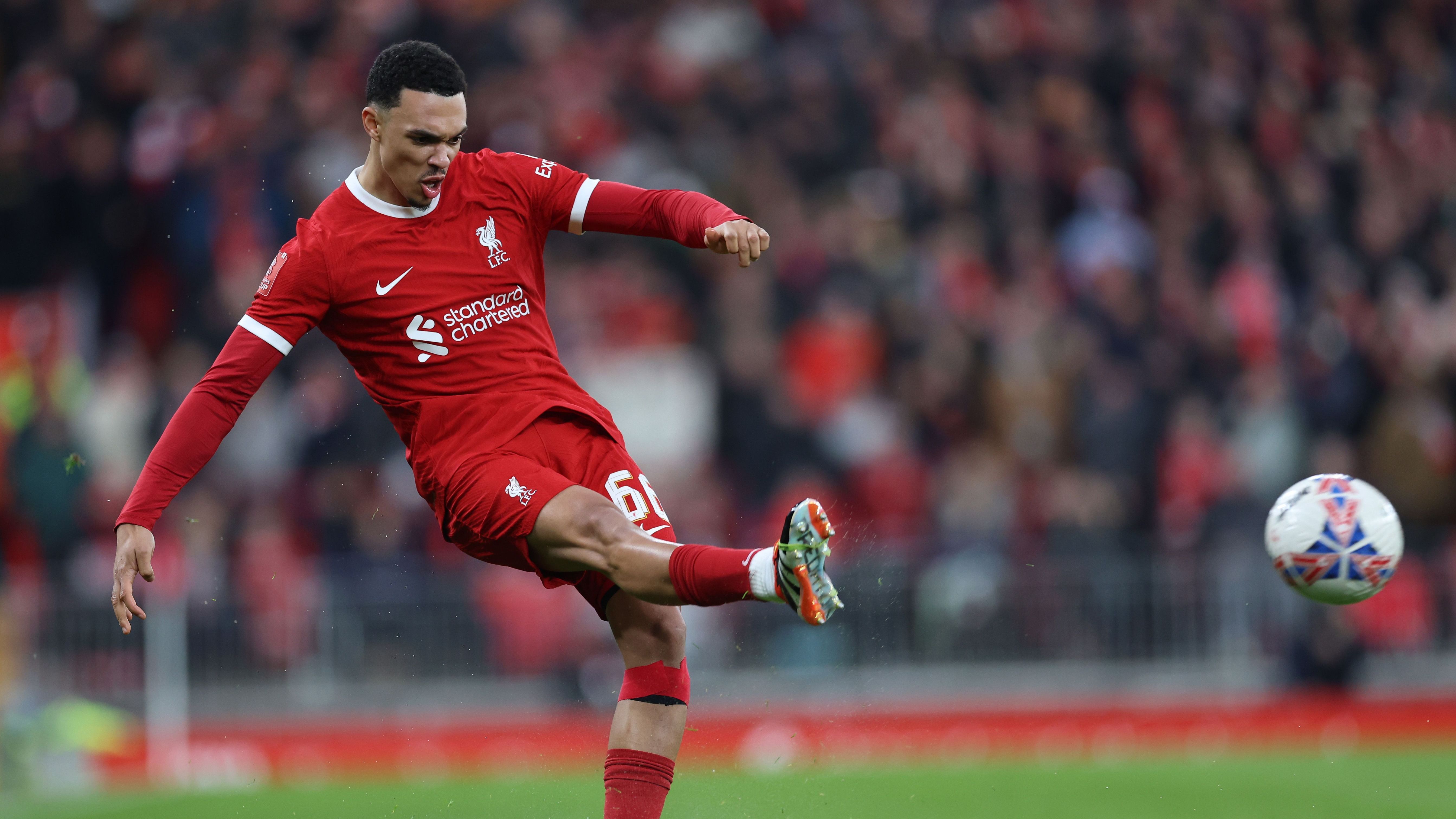 <strong>Trent Alexander-Arnold (FC Liverpool)</strong><br>Zu einem anderen Klub, der vor einem Umbruch steht. Nach Jürgen Klopps Rücktrittsankündigung stehen bei den Reds gleich mehrere Stars im Fokus. Um Eigengewächs Alexander-Arnold, dessen geschätzter Marktwert immerhin bei 70 Millionen Euro liegt, gibt es zwar noch keine großen Spekulationen.