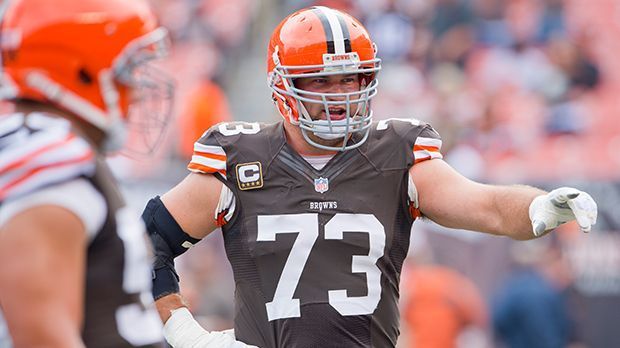 
                <strong>JoeThomas</strong><br>
                Joe Thomas (Cleveland Browns) - Thomas ist seit 2007 in der NFL zu finden und wurde bisher in jedem Jahr zum Pro Bowl eingeladen. Eine Super-Bowl-Teilnahme blieb dem Tackle aber bisher verwehrt.
              