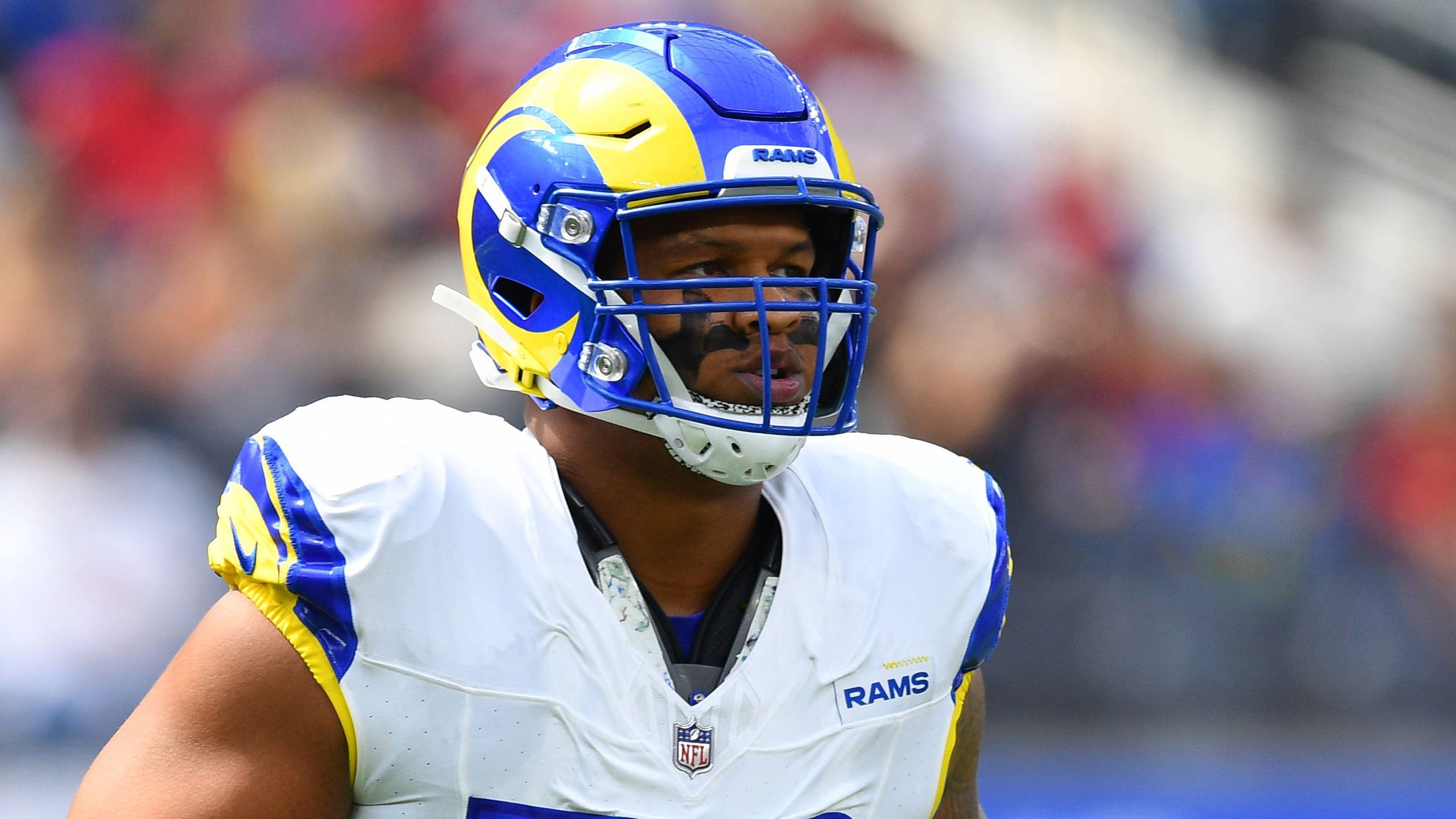 <strong>Alaric Jackson (Los Angeles Rams)</strong><br>Die Los Angeles Rams haben den Vertrag mit Alaric Jackson verlängert. Der Offensive Tackle unterschrieb laut "ESPN" einen neuen Dreijahresvertrag. Dieser soll dem 26-Jährigen bis zu 57 Millionen US-Dollar einbringen. 37 Millionen sollen dem Bericht nach garantiert sein. Jackson ist bereits seit 2021 bei den Rams.