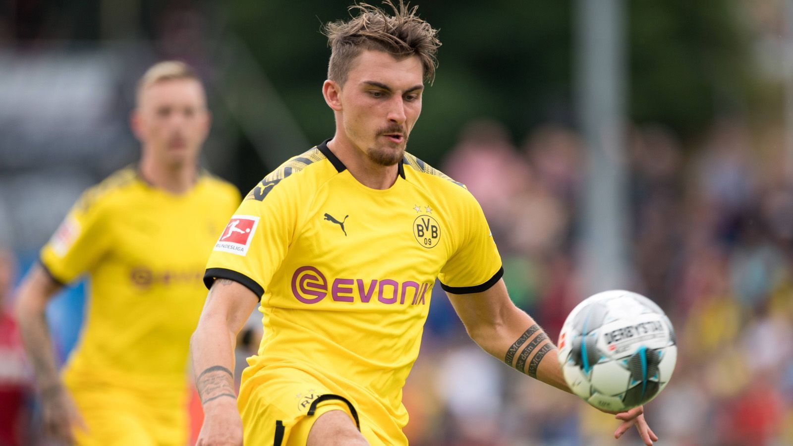 
                <strong>Maximilian Philipp</strong><br>
                Alter: 25Marktwert: 13 Millionen EuroGehalt: 3 Millionen Euro
              