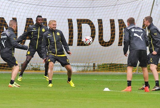 
                <strong>Der Regen reißt nicht ab</strong><br>
                Am zweiten Trainingstag haben es die Dortmunder in Kirchberg mit lästigem Regen zu tun.
              