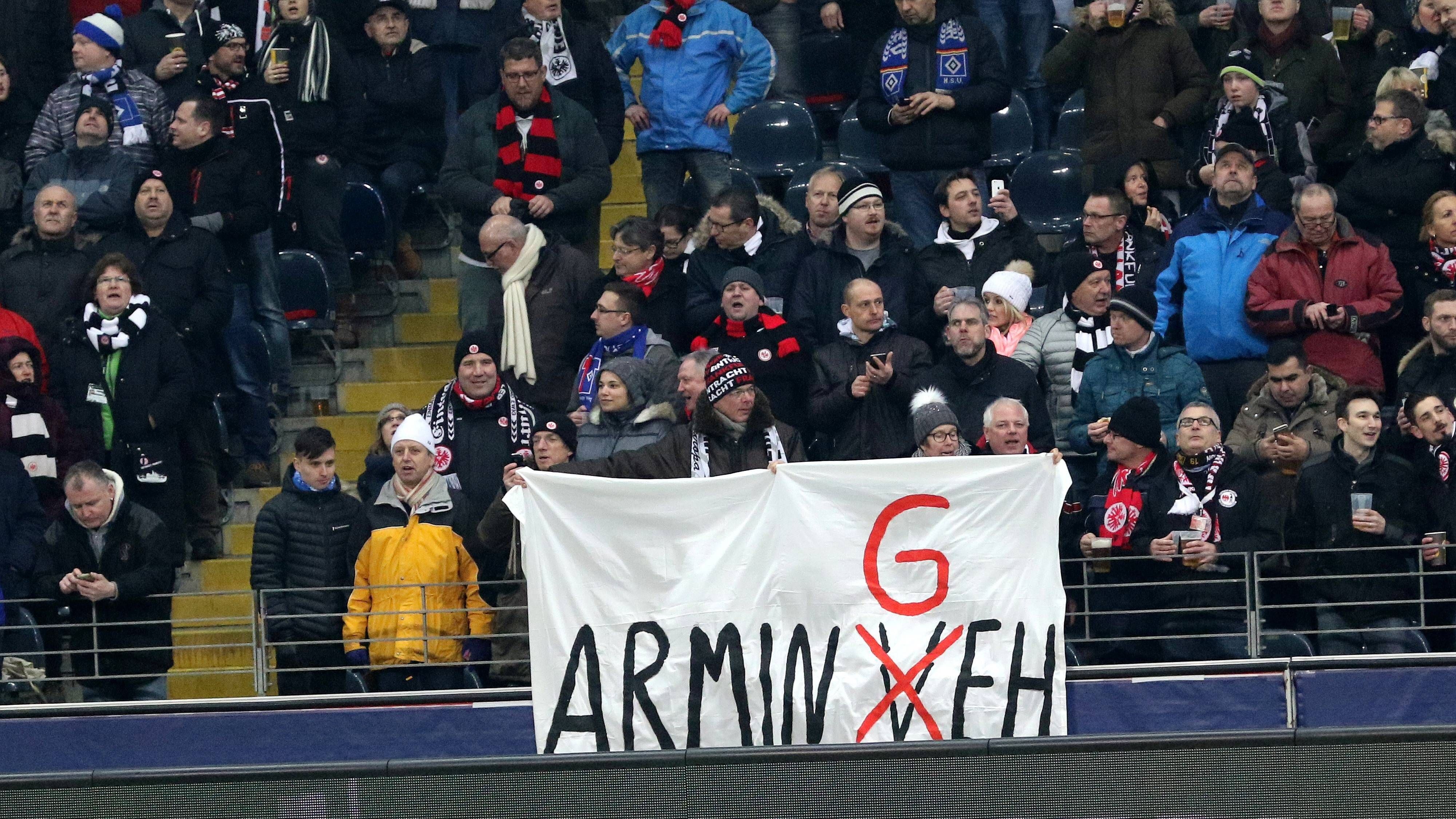 <strong>Armin Veh (Hamburger SV)</strong><br>Im Sommer sollte Veh gehen. Doch es ging schneller. Der HSV zeigte so unzufriedenstellende Leistungen, dass Veh bereits im März seine Koffer packen musste. Michael Oenning übernahm als Interimscoach. Die Hamburger wurden am Saisonende Achter.